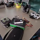 Sekmadienis ore – „Mokslo klube“ įvyko pirmosios dronų „mažylių“ varžybos (foto)