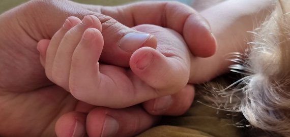 Rokiškio rajone verdančiu vandeniu nusiplikė vos metukų vaikas