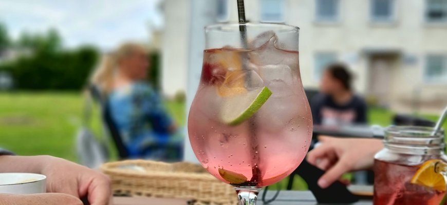 Svarstomas siūlymas uždrausti parduoti nepilnamečiams nealkoholinius vyną, alų ir sidrą, laukiama gyventojų pasiūlymų