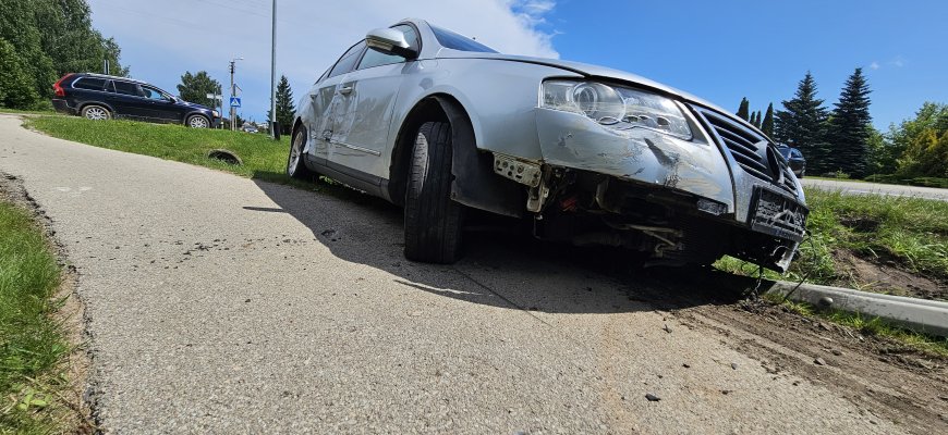 Tradicinėje vietoje susidūrė automobiliai (video+foto)