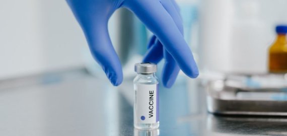 Esantiesiems didžiausios rizikos grupėje – galimybė nuo rugpjūčio pasiskiepyti antrąja sustiprinančiąja COVID-19 vakcinos doze