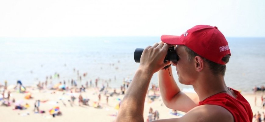 Palangos paplūdimyje pernelyg atsipalaidavęs ir visas tarnybas ant kojų sukėlęs rokiškietis gavo 300 eurų baudą