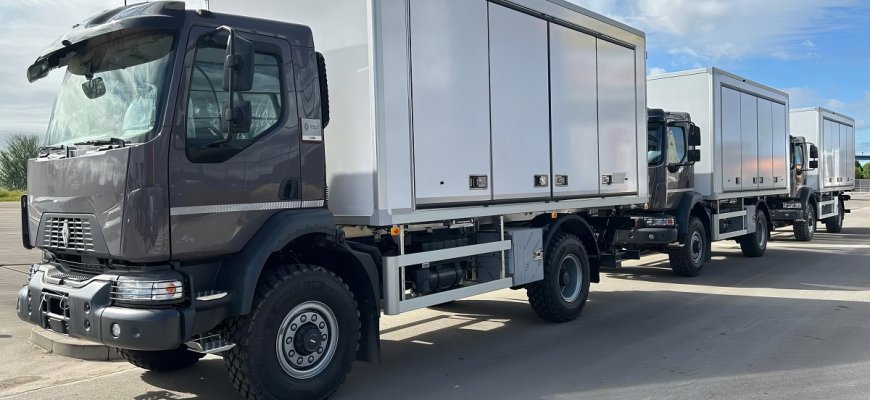 Lietuvos kariuomenės transporto priemonių parką papildė „Renault“ sunkvežimiai