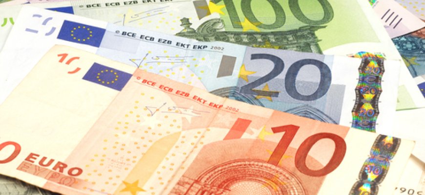 Moteris sukčiams pervedė 200 Eur
