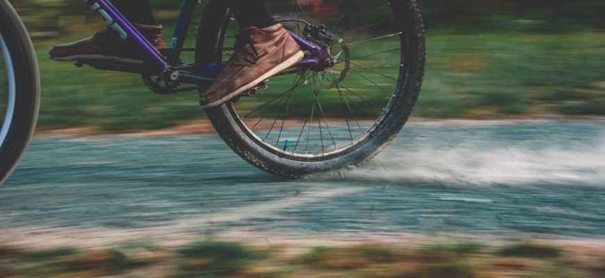 Priedai ir aksesuarai gravel dviratininkui: nuo padangų iki bagažinių