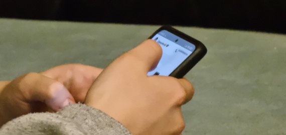 Latvijos mokyklose bus uždrausta naudotis mobiliaisiais telefonais iki 9 klasės imtinai