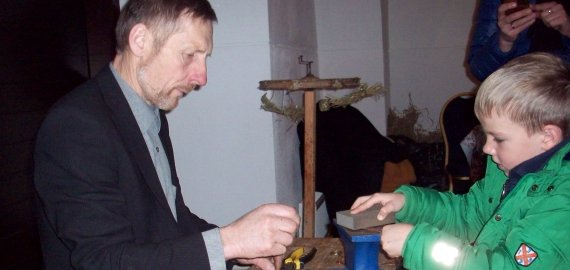 Miestelėnai dovanėlių ieškojo skaistaturgyje (foto)