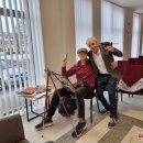 Pro bibliotekos langus žvelgia E. Raugo peizažai (foto)