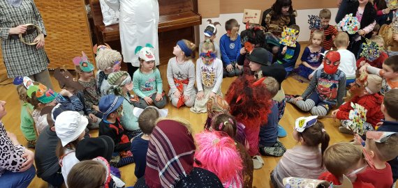 Lopšelio-darželio „Varpelis“ bendruomenė audringai išvijo žiemą ir pasitiko pavasarį