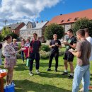 Keliautojas jau namuose: D. Mikalkėnui užkabintas ąžuolo vainikas ir iškeptas kelio formos tortas (foto+video)