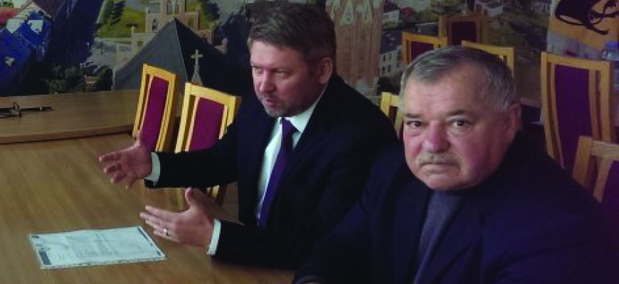Rajono meras Antanas Vagonis bei Kūno kultūros ir sporto centro direktorius Augutis Kriukelis apie ledo aikštelės uždengimą ir baseino įrengimą