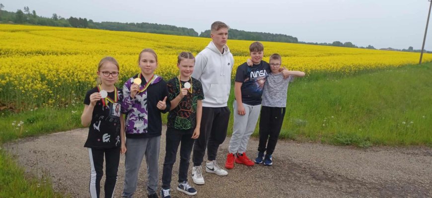 Dar neatostogauja: sportininkai džiaugiasi pergalėmis čempionatuose