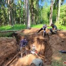 Kedena istorijos klodus – dar kartą atstatytas Obelių šile esantis partizanų bunkeris (foto)