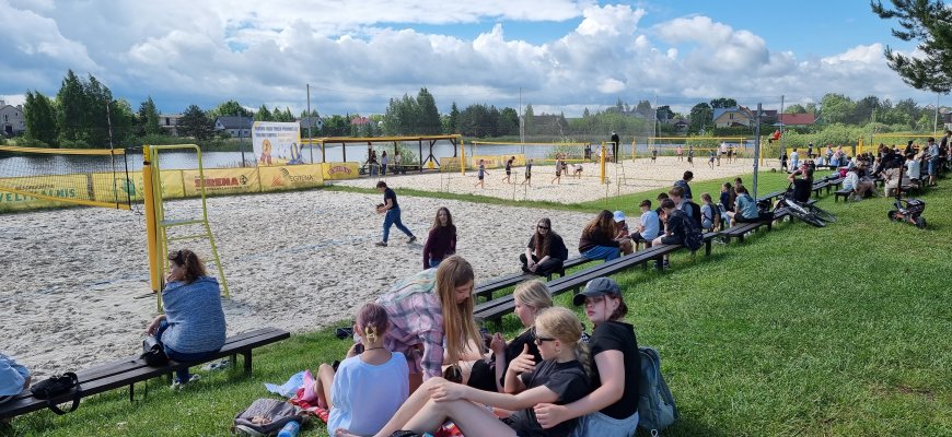 Atostogų pasiilgę mokiniai skubėjo pasinaudoti gražiu oru