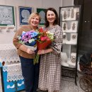 Rajono savivaldybės vestibiulį pavertė mini muziejumi: papuošė krašto tautodailininkių darbais (foto)