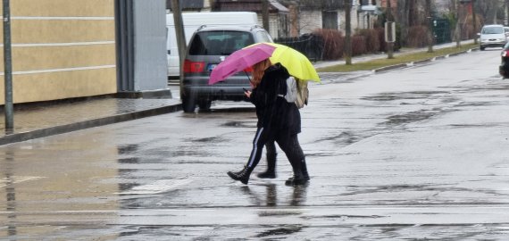 Lietuvą aplankys pietinis ciklonas, kuris negailės lietaus ir vėjo
