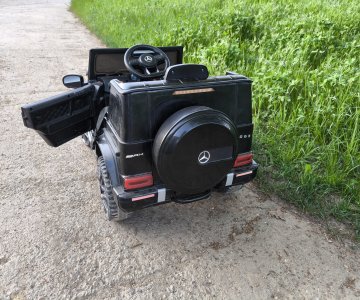 Vaikiškas elektrinis automobilis