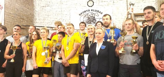 Sportininkai demonstravo fizinę ištvermę Rokiškio rajono trikovės ir štangos spaudimo varžybose