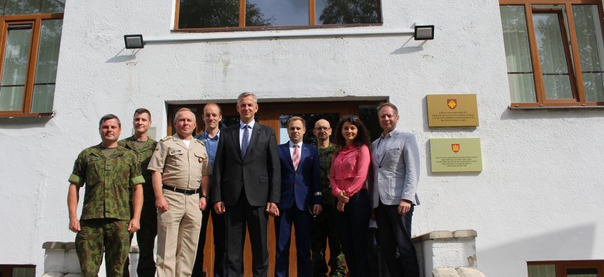 Savivaldybės vadovų viešnagė pas karius: apie bendradarbiavimo tolimesnes gaires