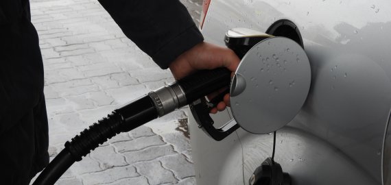 Kiek kainuos litras degalų, jei nafta atpigtų iki nulio?