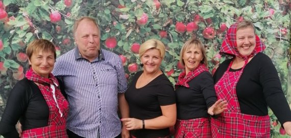 Ketvirtadienio vasaronėse - humoro grupė „Bobų radijas“ ir kapela „Liepupis“