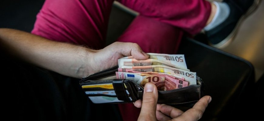 Konstitucinis Teismas paskelbė verdiktą dėl išmokų „lubų“: ką tai reiškia tėvams