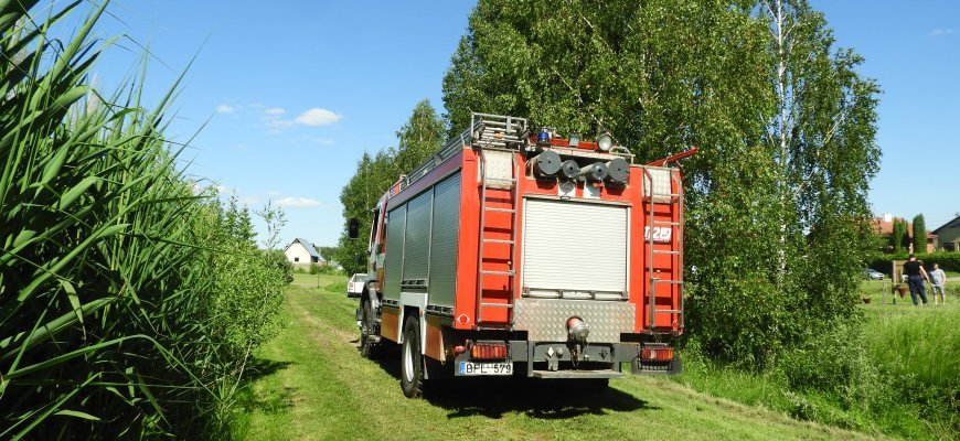 Iš apleisto namo ugniagesiai išgelbėjo žmogų