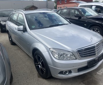 „Mercedes C220“