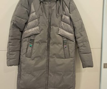 Moteriška striukė, kilimas