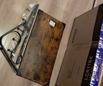 Nauja drabužių kabykla