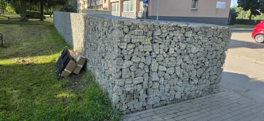 Gabionai paslėps dar keturias konteinerių aikšteles