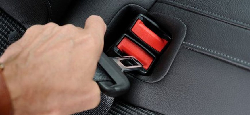 Autobusų keleiviai bus raginami segtis saugos diržus
