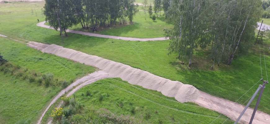 Rotary parke - sujudimas. Atvežta speciali takelių danga (foto+video)