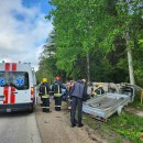 Avarija kelyje Rokiškis–Juodupė: po susidūrimo vertėsi autobusiukas (foto)