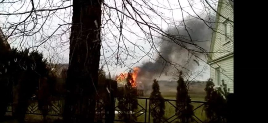 Daržų gatvėje atvira liepsna degė pastatas (video)