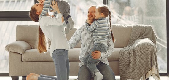 Svetainės baldai šeimai: ką rinktis, kad būtų patogu visiems?