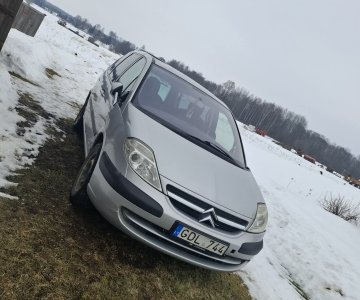 „Citroen C8“