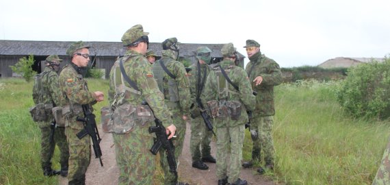 Kariai savanoriai šeštadienį tobulins įgūdžius Plunksnočių miške