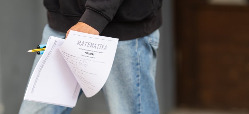 Abiturientams įpusėjo egzaminų sesija: vieni ją jau užbaigė, kiti naudojasi paskutinėmis akimirkomis išmokti