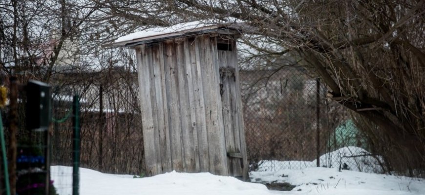 Nauja lauko tualetų naikinimo tvarka: vienus parems, kitus nubaus