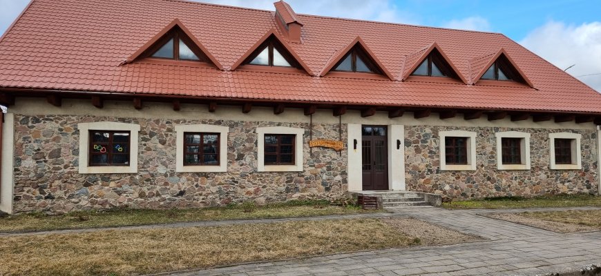 Liepos 9 d. Kriaunų muziejuje - skulptūrų parodos „Projekct Haniwa“ atidarymas