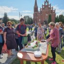 Keliautojas jau namuose: D. Mikalkėnui užkabintas ąžuolo vainikas ir iškeptas kelio formos tortas (foto+video)