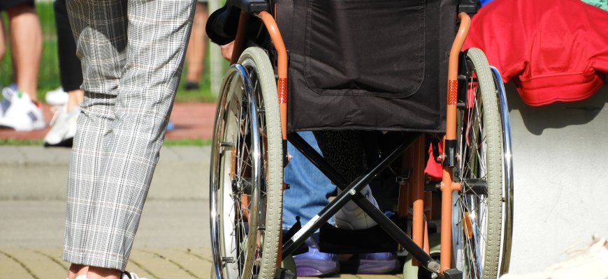 Parlamentas ketina įteisinti asmeninių asistentų pagalbą neįgaliesiems