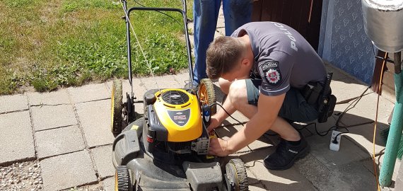 Rokiškio pareigūnai žymėjo vertingus Kamajų gyventojų daiktus