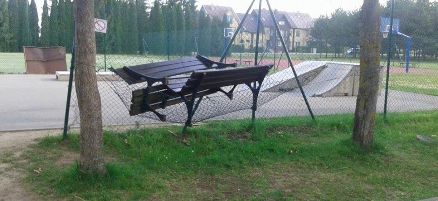 Vandalai siaučia toliau. Šįkart kentėjo L. Šepkos parkas