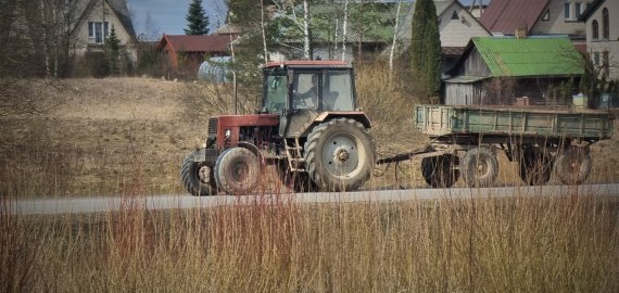 Užimtumo tarnyba: žemės ūkyje trūksta ir darbuotojų, ir darbo