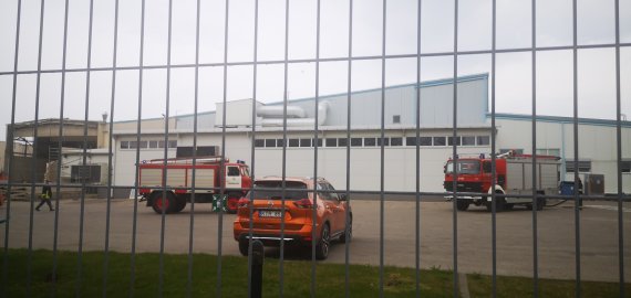 Užsiliepsnojo „Rokiškio sūrio“ sandėlio stogas