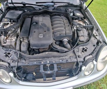 „Mercedes S211“ dalimis