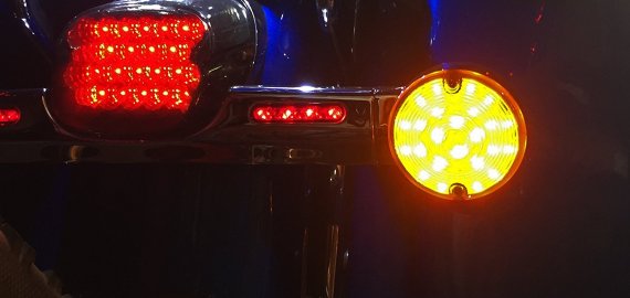 Vairuotojai bendrauja ne žodžiais, o posūkio signalais