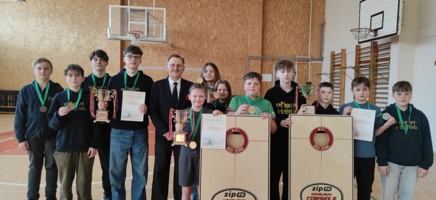 Sportiškai azartiškas Kovo 11-osios minėjimas progimnazijoje